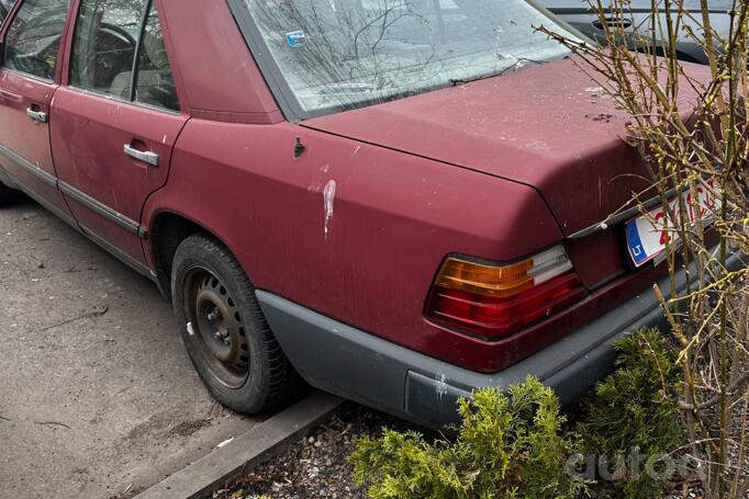 Mercedes-Benz W124 1 generation