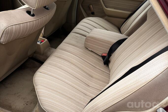 Mercedes-Benz W124 1 generation