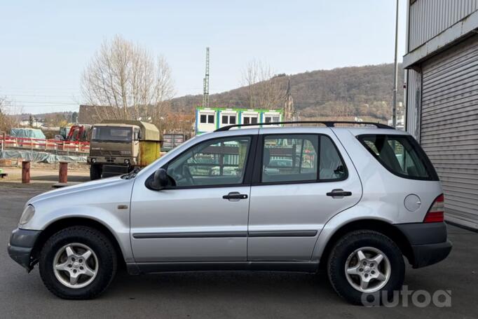 Mercedes-Benz M-Class W163 Crossover 5-doors