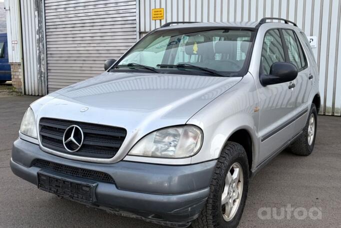 Mercedes-Benz M-Class W163 Crossover 5-doors