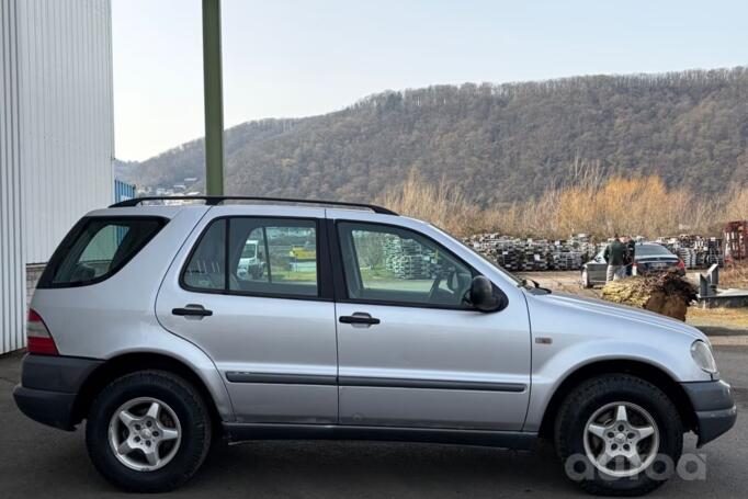 Mercedes-Benz M-Class W163 Crossover 5-doors