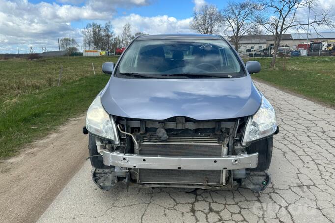 Toyota Verso 1 generation Minivan