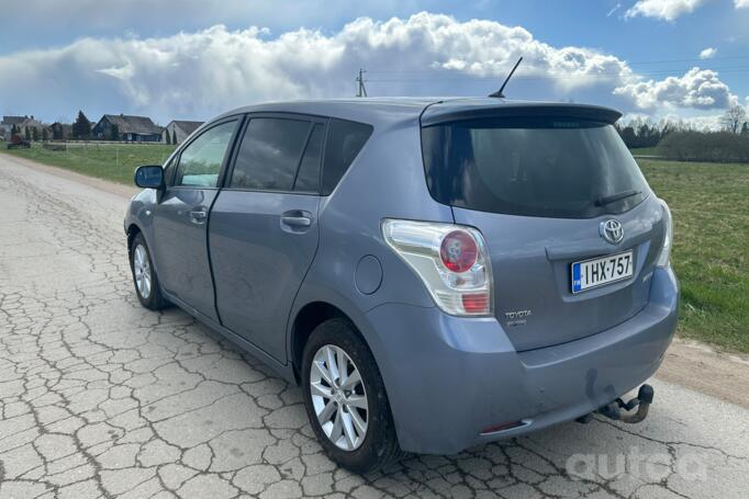 Toyota Verso 1 generation Minivan