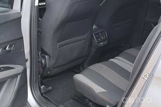 Peugeot 5008 2 generation Crossover