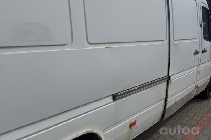 Mercedes-Benz Sprinter First generation
