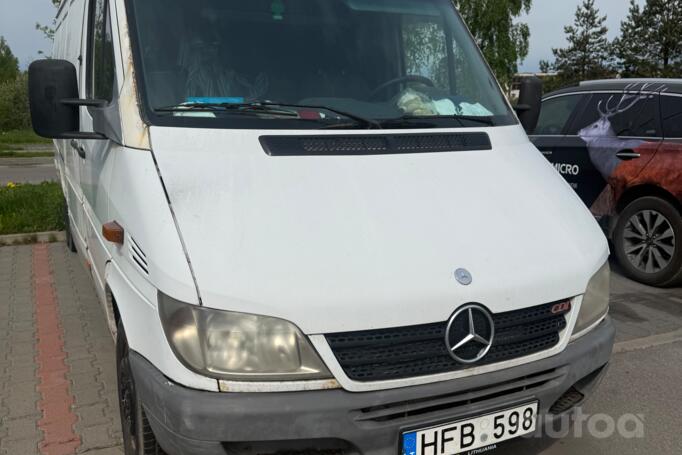 Mercedes-Benz Sprinter First generation