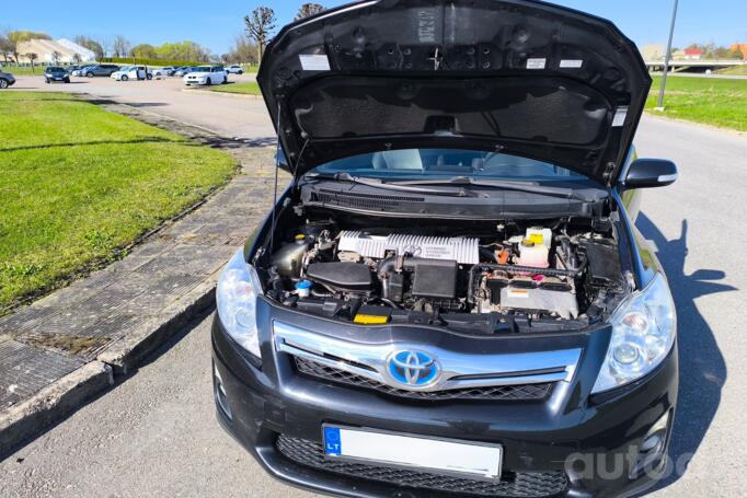 Toyota Auris 1 generation [restyling] Hybrid hatchback 5-doors