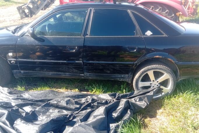 Audi A6 A4/C4 Sedan