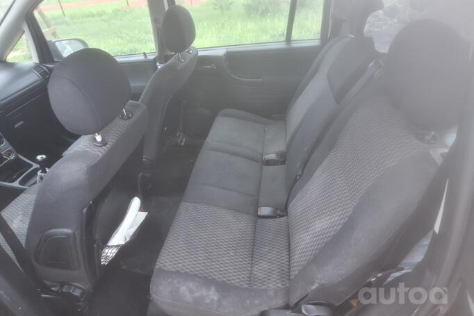 Opel Zafira A [restyling] Minivan 5-doors