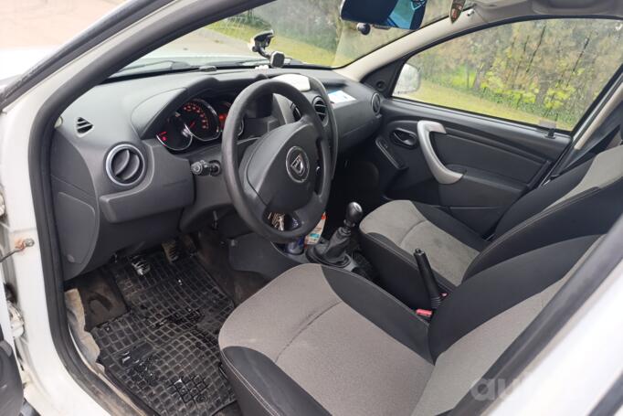 Dacia Duster 1 generation [restyling] SUV 5-doors
