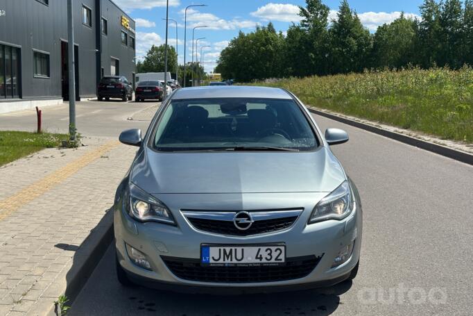 Opel Astra J Hatchback 5-doors