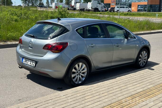 Opel Astra J Hatchback 5-doors