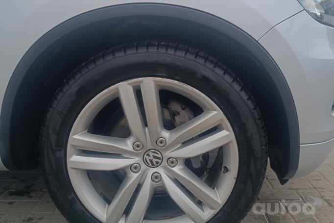 Volkswagen Touareg 2 generation Crossover