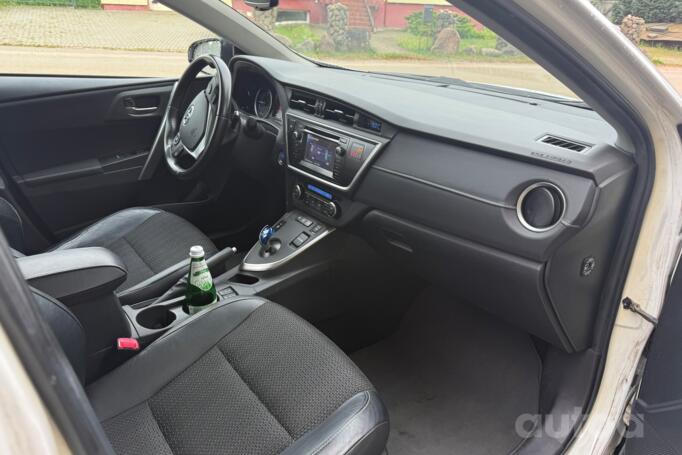 Toyota Auris 2 generation Touring Sports Hybrid wagon 5-doors