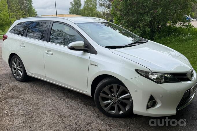 Toyota Auris 2 generation Touring Sports Hybrid wagon 5-doors