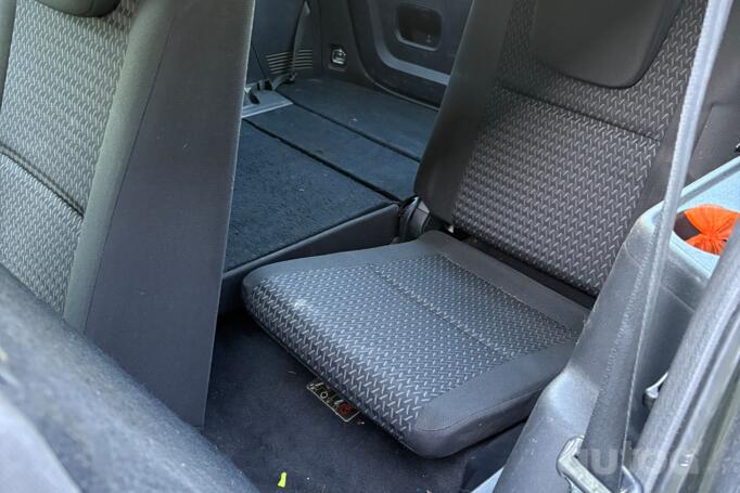 Toyota Corolla Verso 1 generation [restyling] -2 generation