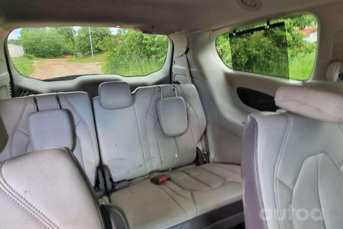 Chrysler Pacifica 2 generation Minivan