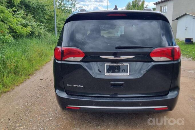 Chrysler Pacifica 2 generation Minivan