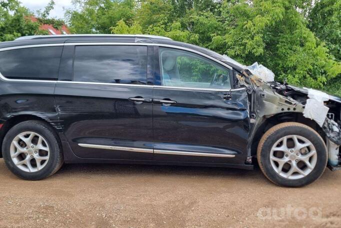 Chrysler Pacifica 2 generation Minivan