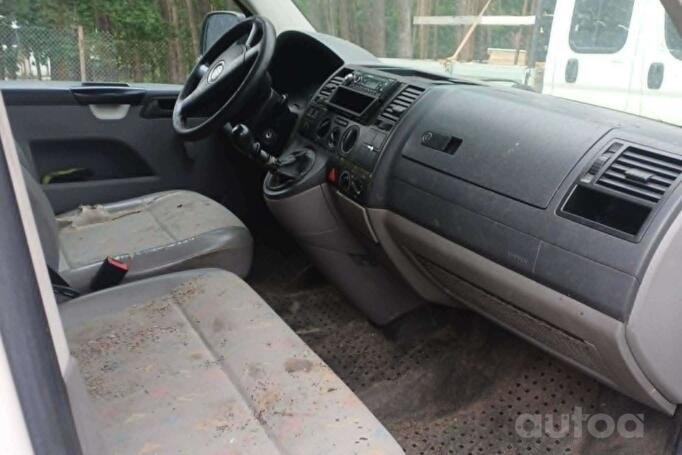 Volkswagen Transporter T5 Minivan 4-doors