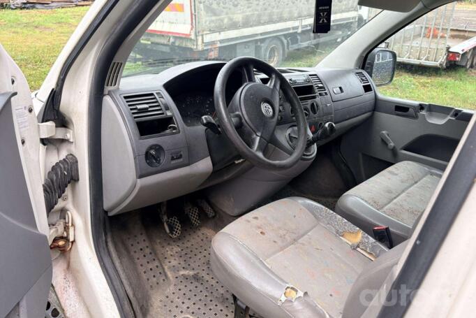 Volkswagen Transporter T5 Minivan 4-doors