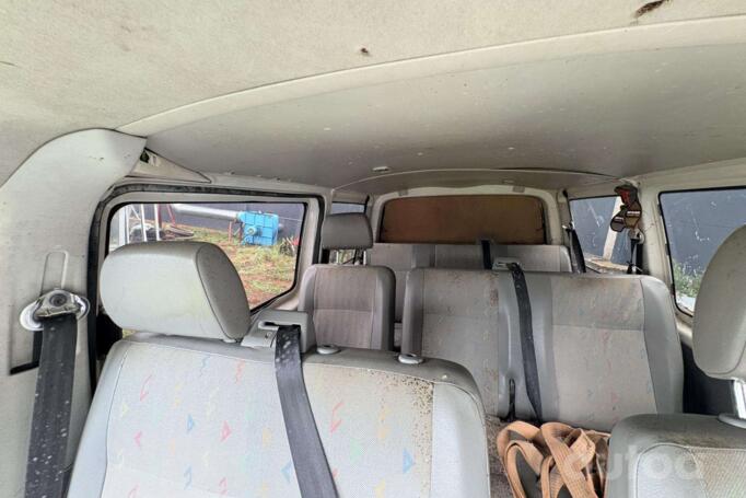 Volkswagen Transporter T5 Minivan 4-doors