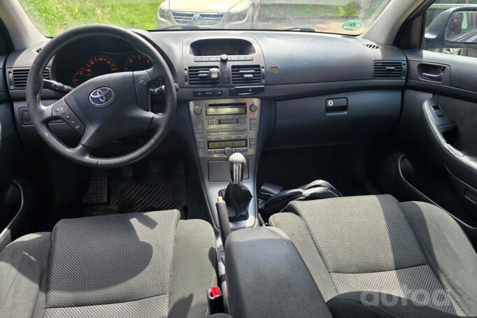 Toyota Avensis 2 generation Liftback