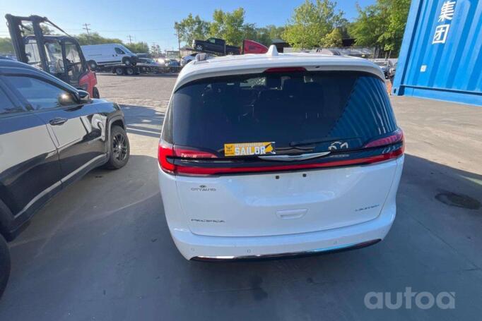 Chrysler Pacifica 2 generation Minivan