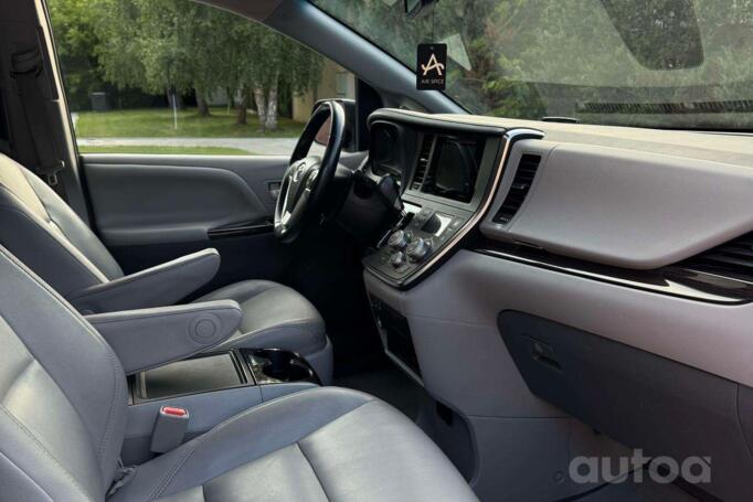 Toyota Sienna 3 generation Minivan 5-doors