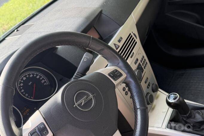Opel Astra H [restyling]