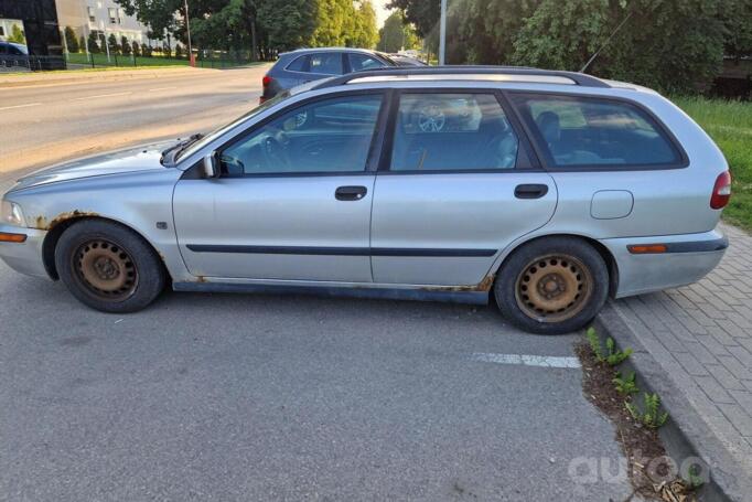 Volvo V40 2002