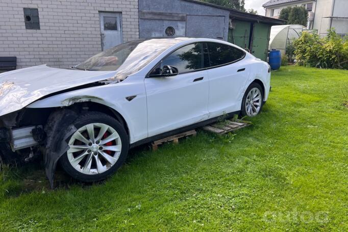Tesla Model S 1 generation Liftback