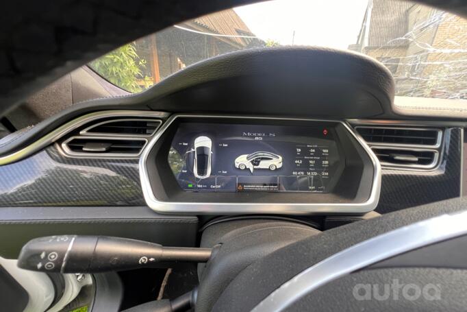 Tesla Model S 1 generation Liftback