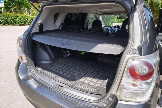 Toyota Verso 1 generation Minivan