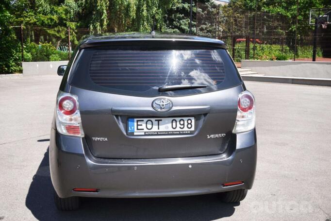 Toyota Verso 1 generation Minivan
