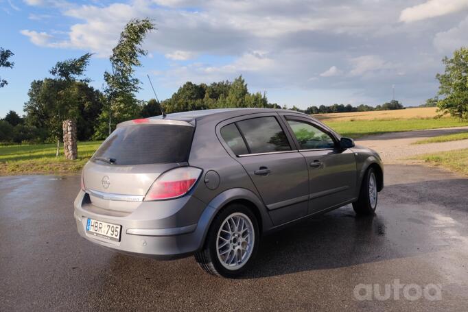 Opel Astra H Hatchback