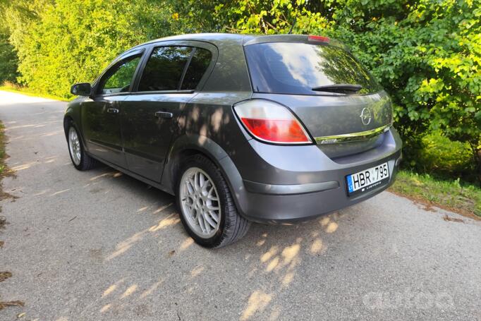 Opel Astra H Hatchback