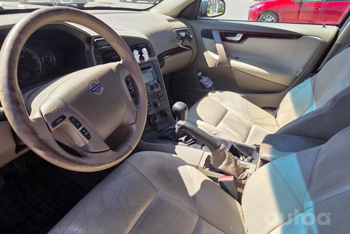 Volvo V70 2 generation R wagon 5-doors
