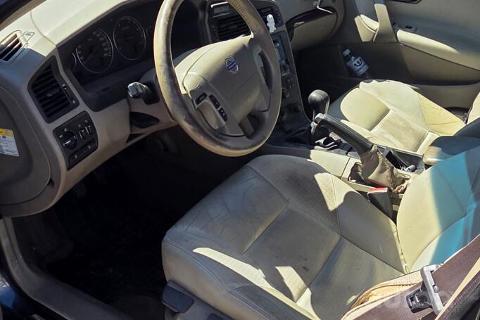 Volvo V70 2 generation R wagon 5-doors