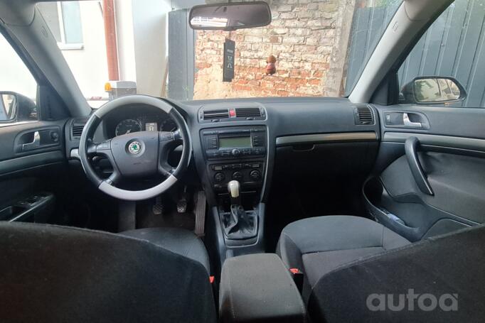 Skoda Octavia 2 generation Combi wagon 5-doors