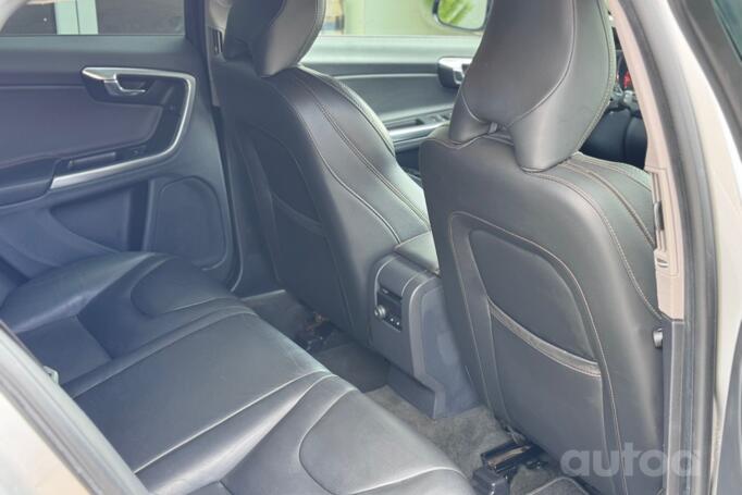 Volvo V60 Cross Country 1 generation wagon 5-doors