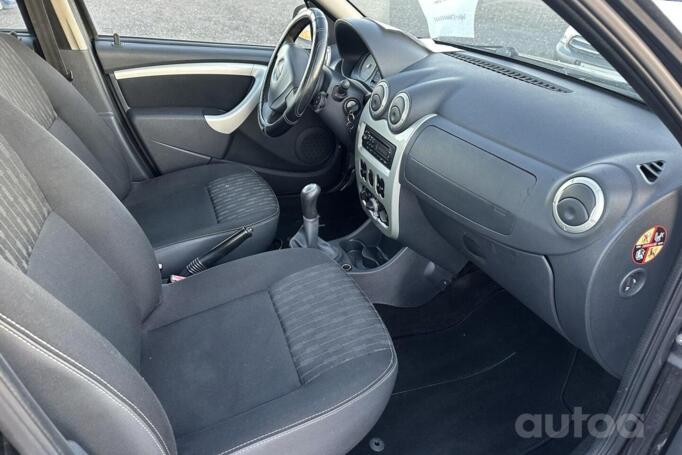 Dacia Sandero 1 generation Hatchback