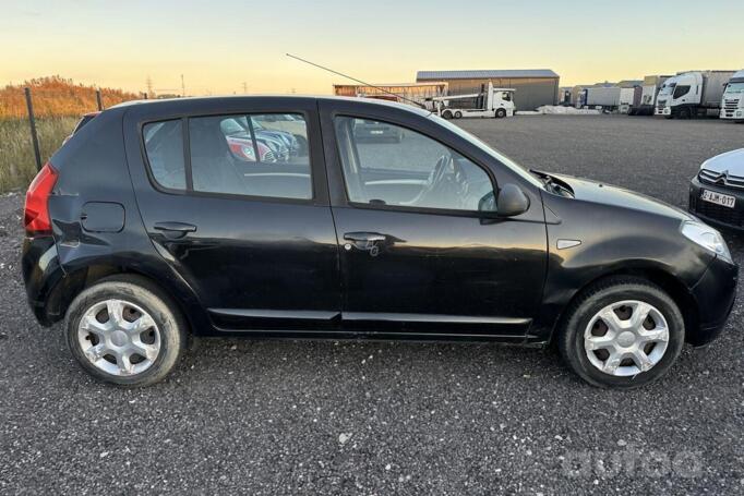 Dacia Sandero 1 generation Hatchback