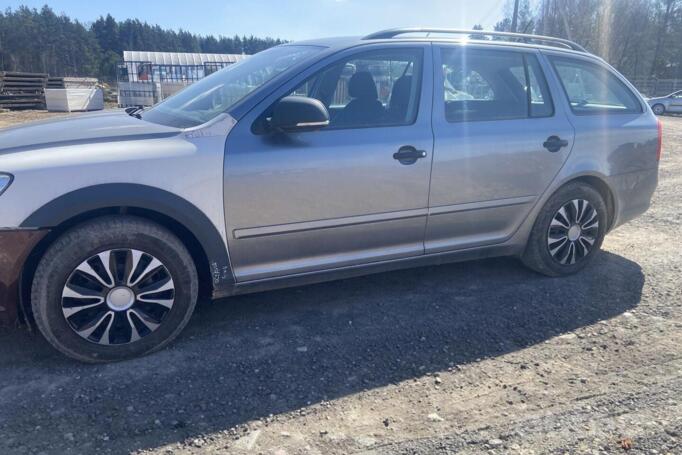 Skoda Octavia 2 generation [restyling] Combi wagon 5-doors