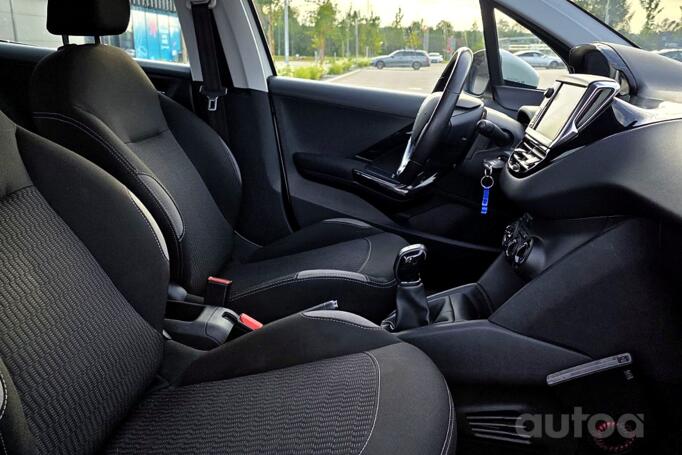Peugeot 208 1 generation [restyling]