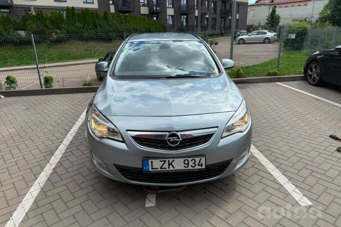 Opel Astra J Sports Tourer wagon