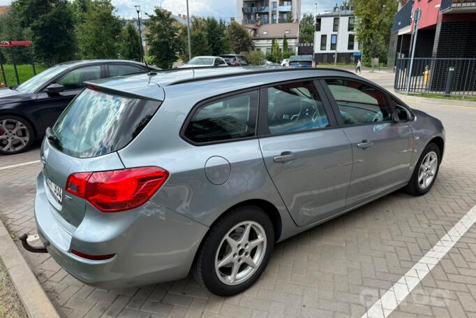 Opel Astra J Sports Tourer wagon
