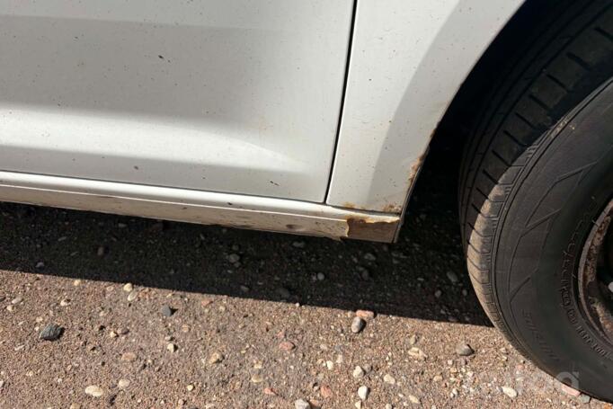 Volkswagen Caddy 4 generation Kombi Maxi minivan 4-doors