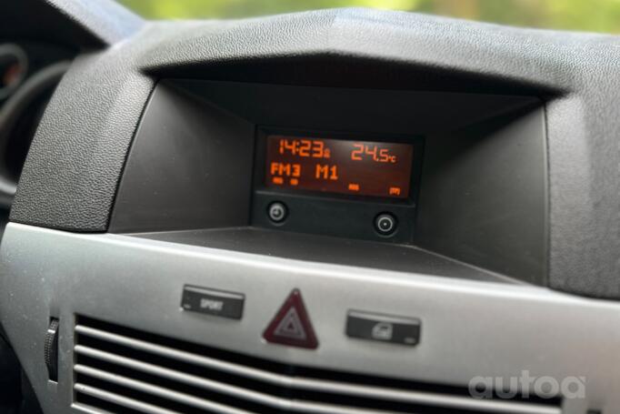 Opel Astra H Hatchback