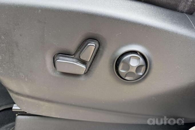 Chrysler Pacifica 2 generation Minivan